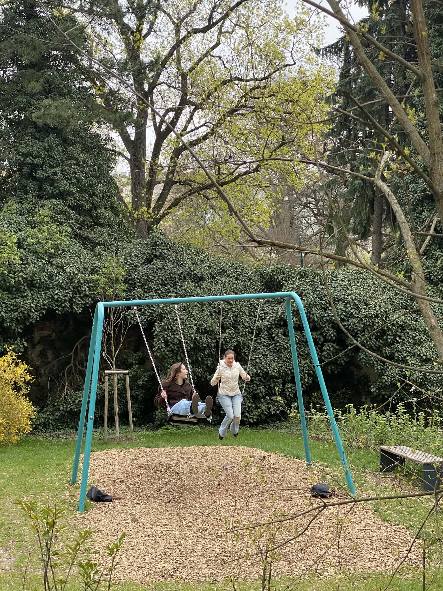 Německé studentky v zahradě Vily Tugendhat
