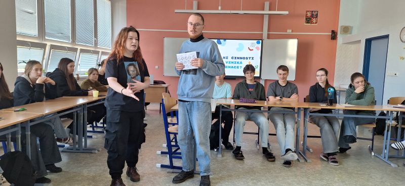 studenti ve třídě