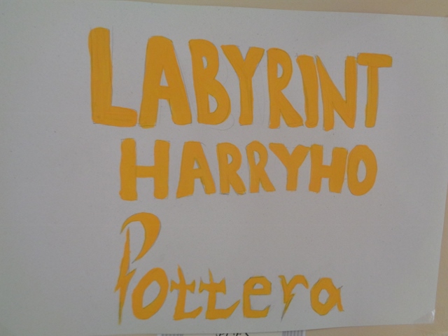 Nápis: Labyrint Harryho Pottera