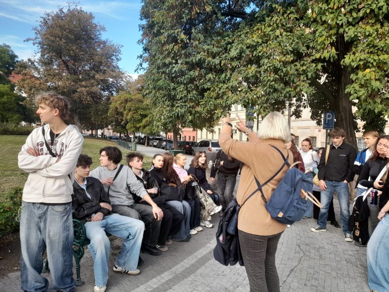 Studenti poslouchají výklad
